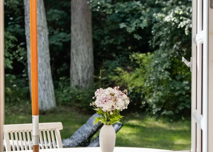 Romantic Amidst Tall Woodland Trees Hébergement de vacances Rørvig